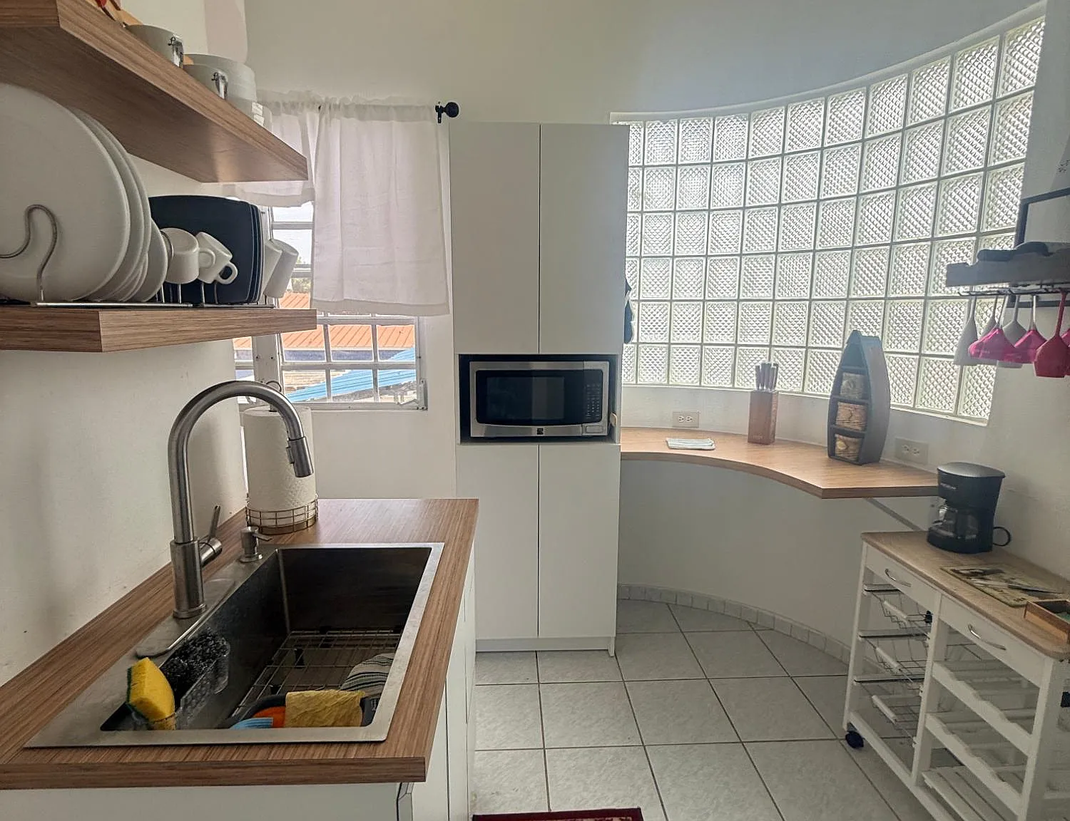 2 bed, 2.0 bath, 1000 sqft, $1,200 — Photo 2