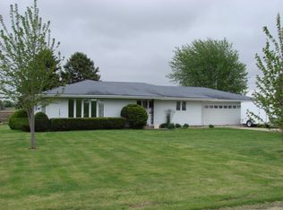 1904 Matznick Rd, Tampico, IL 61283