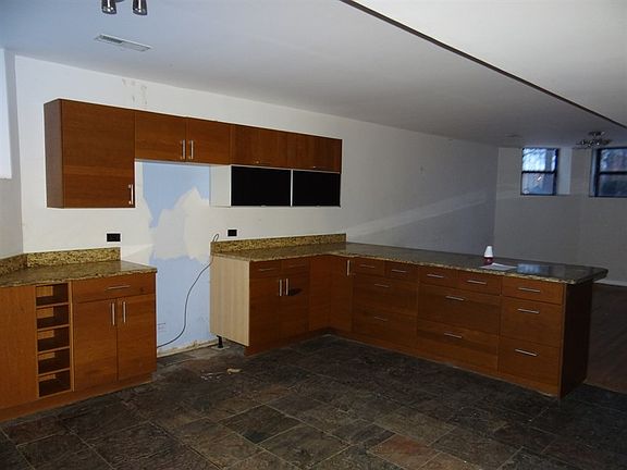 3rd image of 4142 S King Dr APT 1