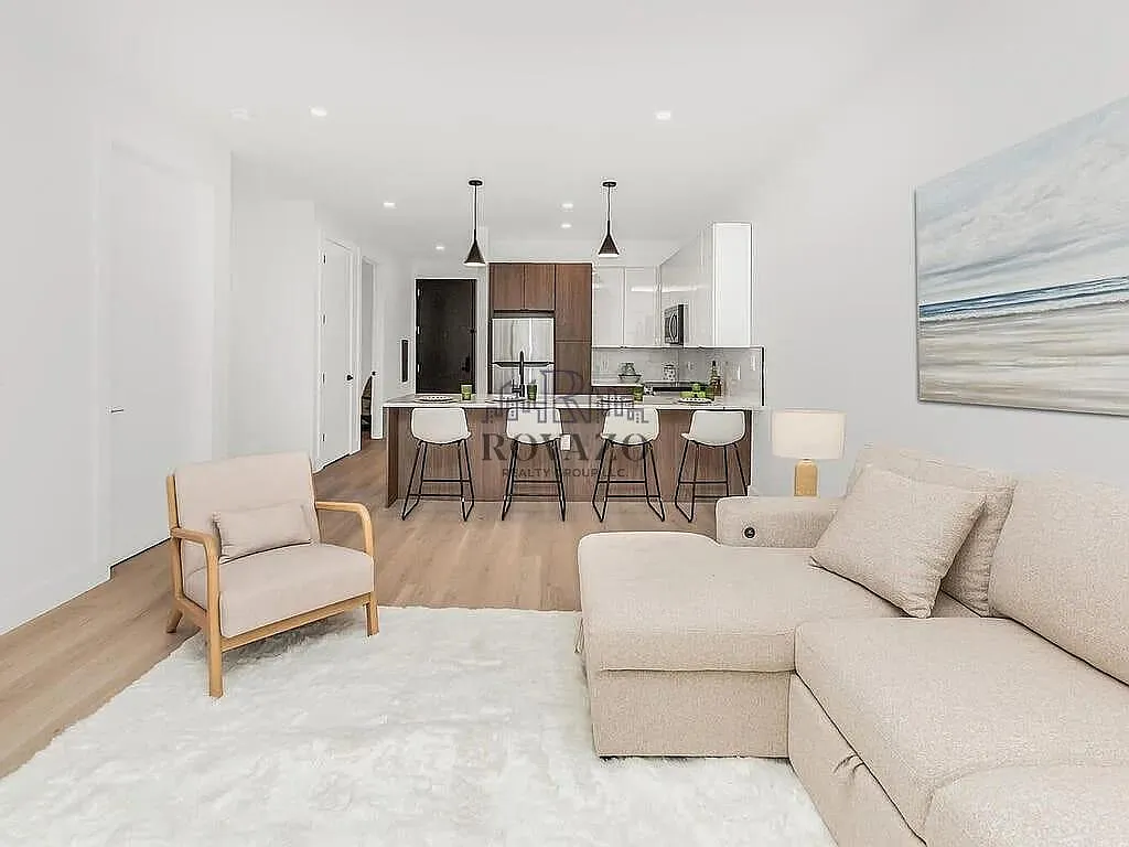 2 bed, 650 sqft, $2,825 — Photo 3