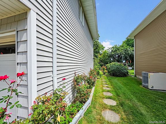 5th image of 1727 Roberta Lane
