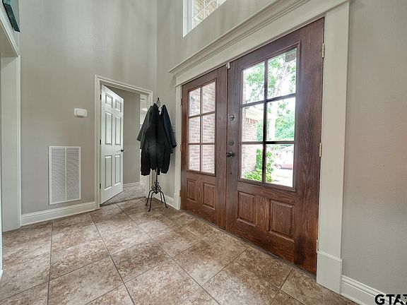 4th image of 6112 Sutherland Dr