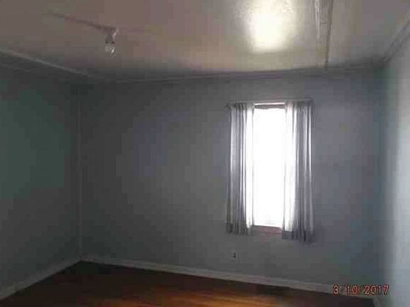 4th image of 916 E 38th St