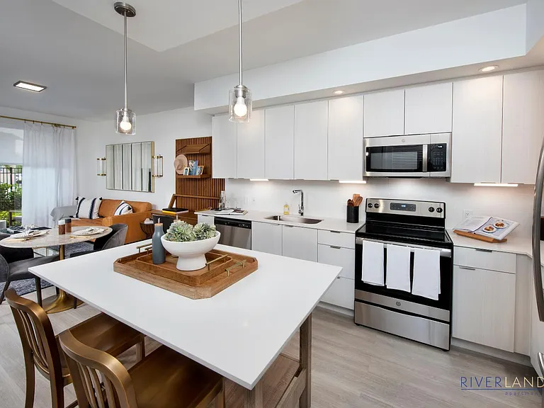 Riverland Apartments — Photo 13
