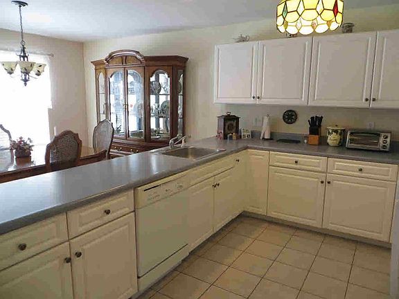 3rd image of 143 Pinebrook Dr #143