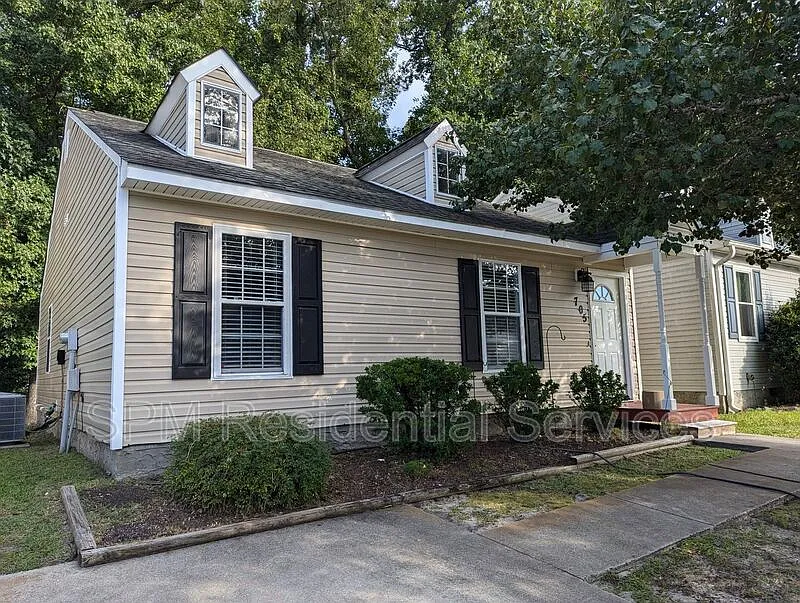 705 Varsity Dr
