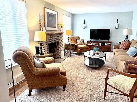 4th image of 1515 Williamsburg Pl