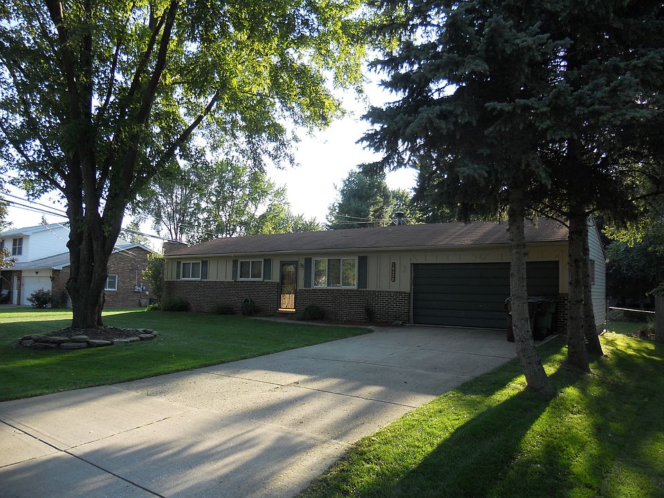1st image of 45433 Wakefield St