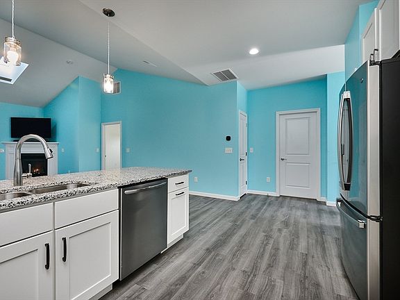 4th image of 111 Daniel Shays Hwy #29