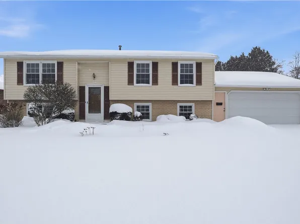 95 Spring Tree Ln, Rochester, NY 14612