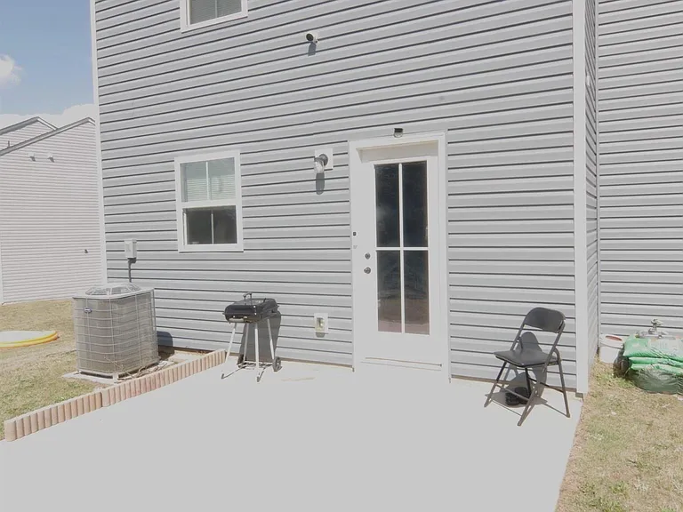 385 Saskatoon Dr — Photo 27