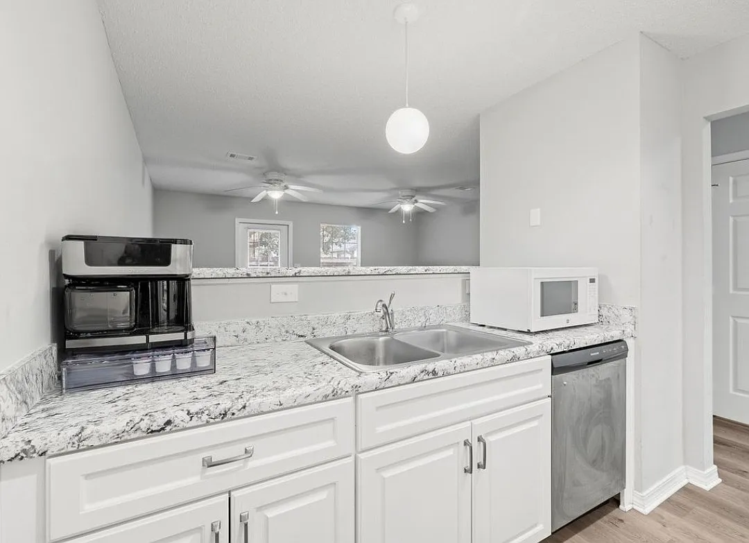 2 bed, 1330 sqft, $1,675 — Photo 3
