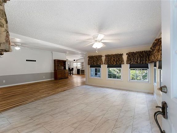 4th image of 204 Simpson Cir NE