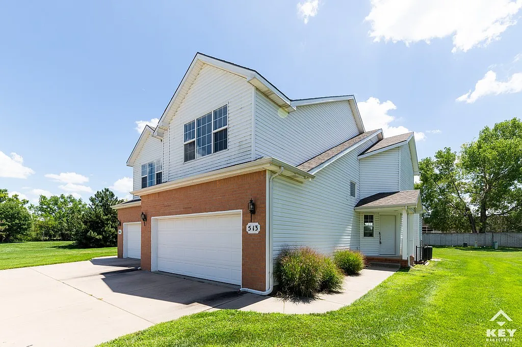 3 bed, 2.5 bath, 1726 sqft, $1,750 — Photo 1