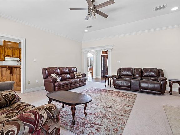 5th image of 6090 Celeste Rd