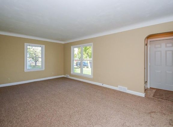 3rd image of 1674 5th St E