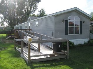 705 7th St, Palo, IA 52324