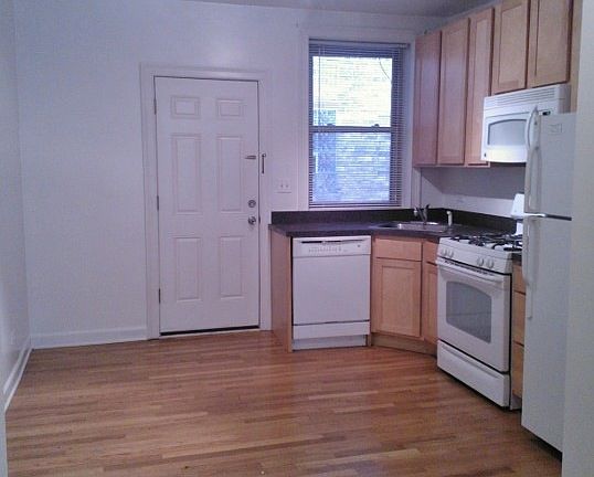 3rd image of 6704 N Hermitage Ave APT 2