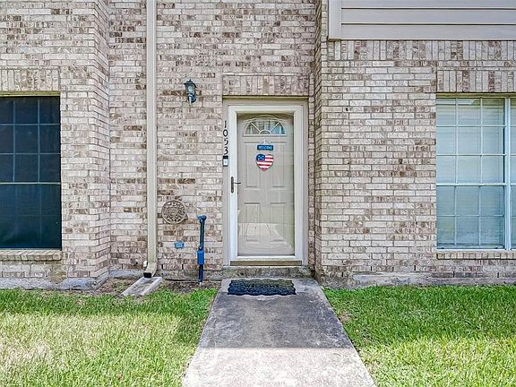 4th image of 1053 Birnham Woods Blvd