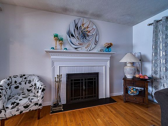 4th image of 9019 Lynn Ave