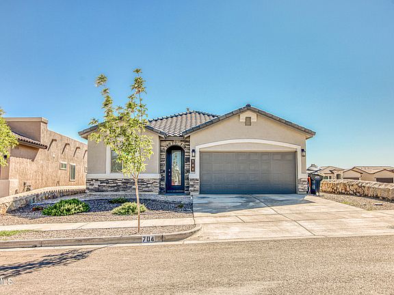 2nd image of 704 Paseo Musical St