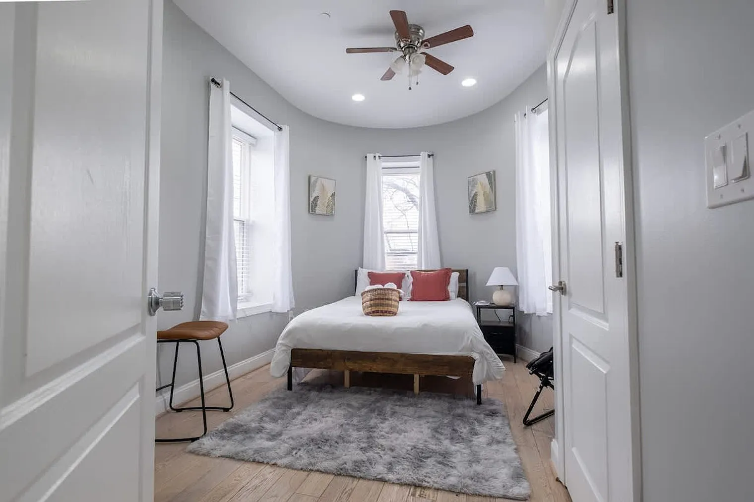 2 bed, 2.0 bath, 796 sqft, $3,803 — Photo 4