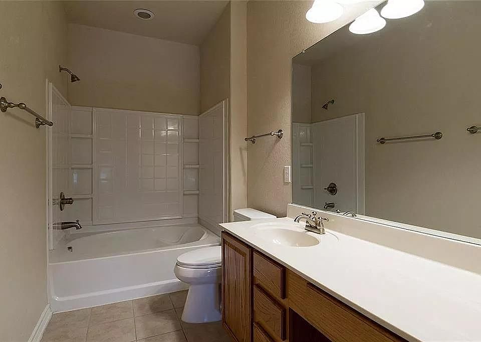 1st image of 5940 Clearwater Dr