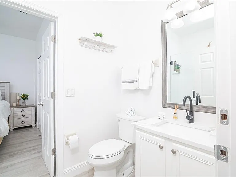 733 Calabria Ave — Photo 11