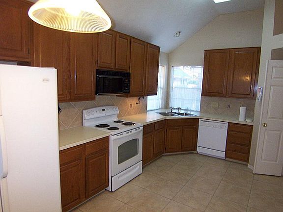 5th image of 5026 Rock Springs Dr