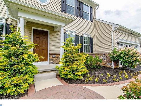 2nd image of 418 Highland Ct