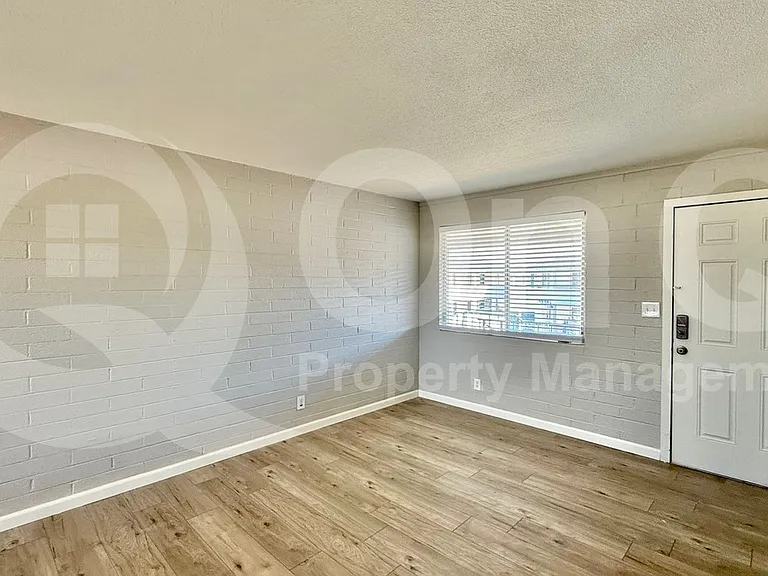 4401 N 12th St #204 — Photo 11