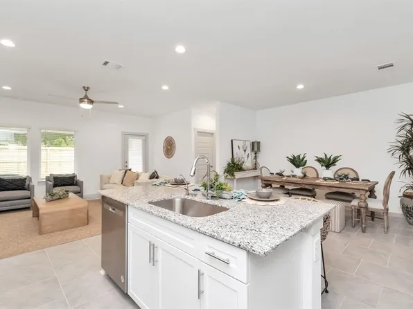 1603 Mulberry Ct, Fresno, TX 77545