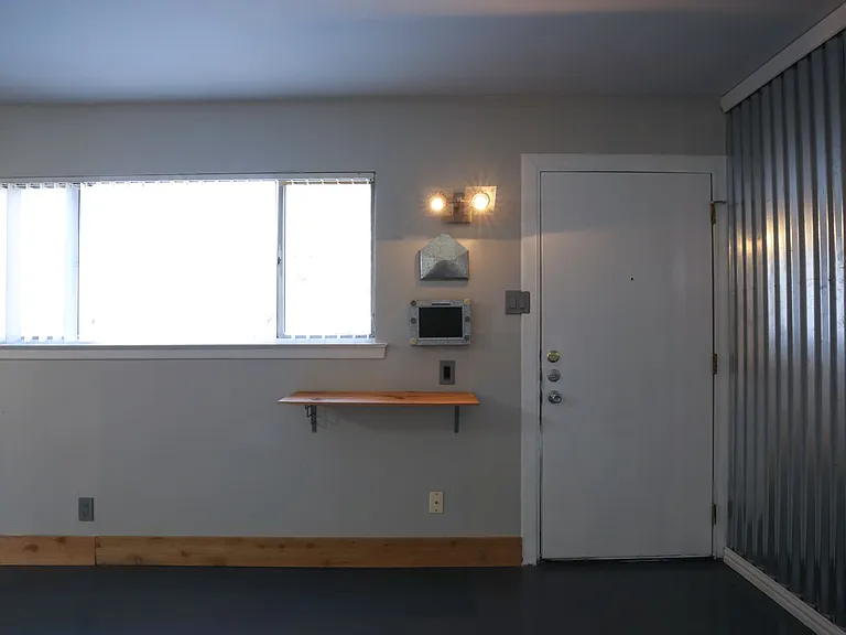 804 N Locust St — Photo 16