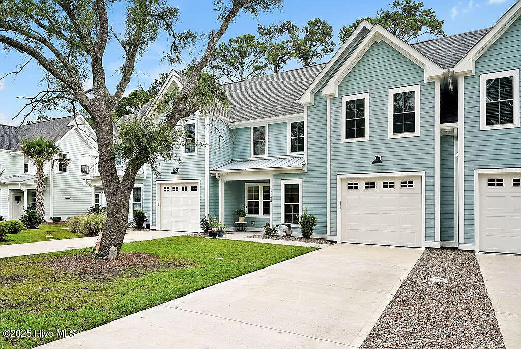 3 bed, 2.5 bath, 1840 sqft, $2,295 — Photo 2