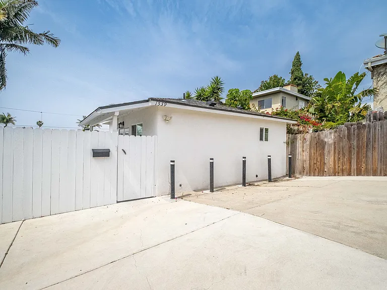 1536 Bonnie Brae St — Photo 31