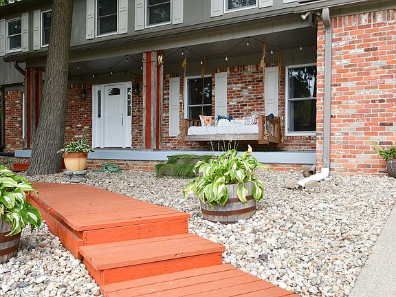 5th image of 256 Canterbury Dr