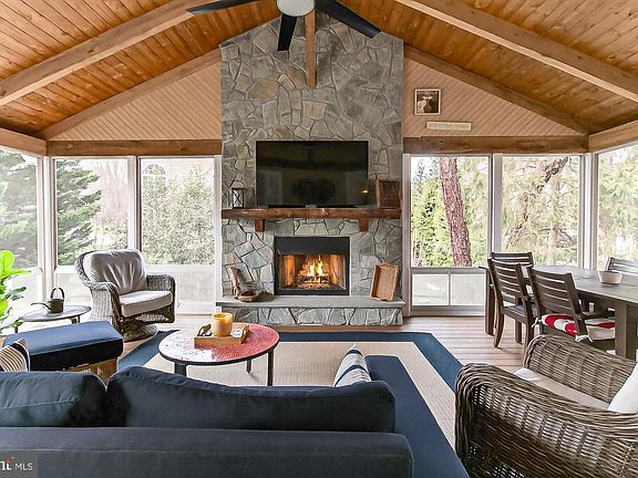 3rd image of 20461 Swan Creek Ct