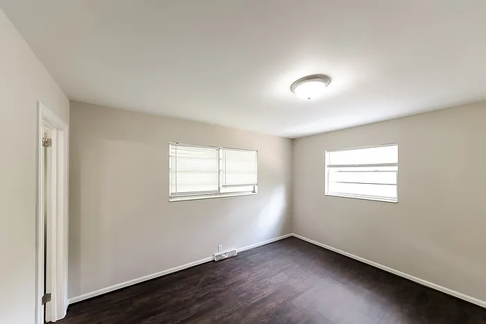 704 Alice St — Photo 8