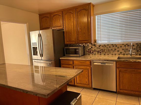 5th image of 117 Canterbury Ave