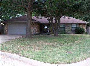 205 Lochwood Cir, Yukon, OK 73099