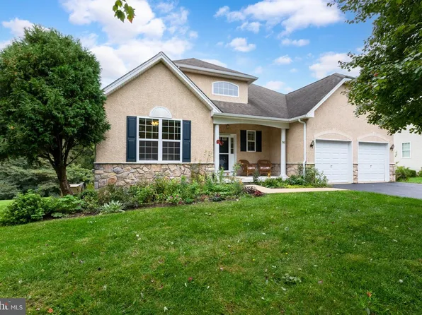 421 Westview Dr, Avondale, PA 19311