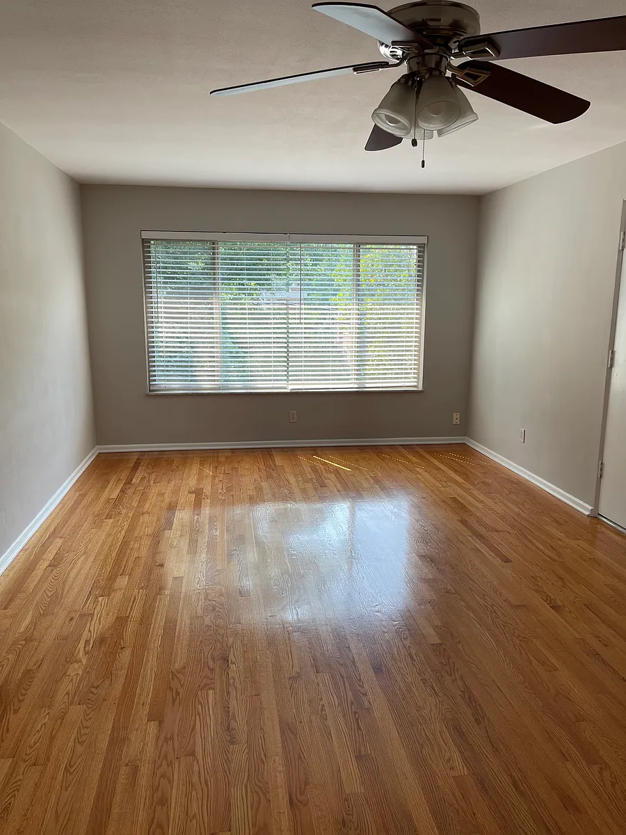 Building Photo - 216 S Clay Ave #2N