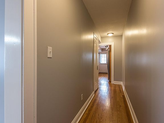 5th image of 317 E 43rd St APT 3E