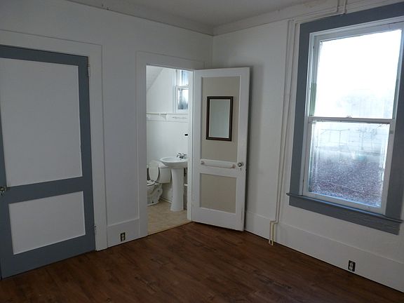 2nd image of 113 Stewart St