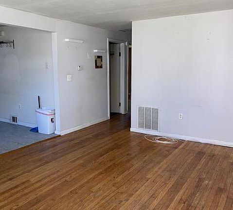 4th image of 938 Greenwood Ave