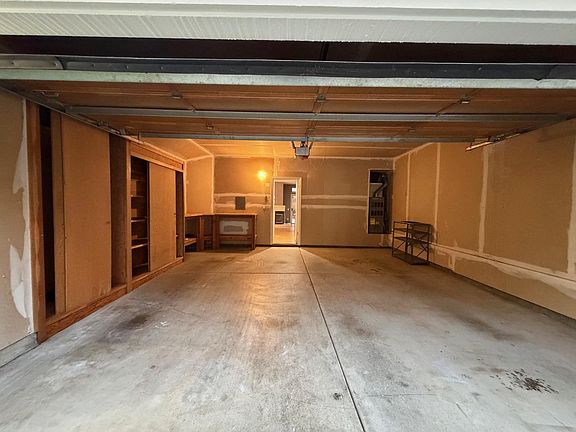 3rd image of 5417 Ridgewood Dr