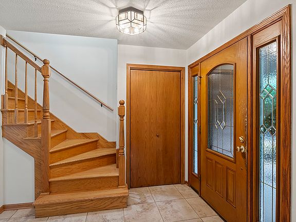 4th image of 28W120 Hickory Ln