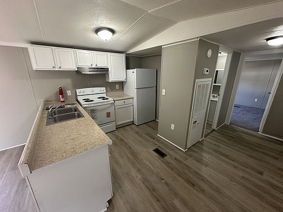 3rd image of 228 Cottonwood Dr #228