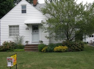 1387 Cranover Rd, Lyndhurst, OH 44124