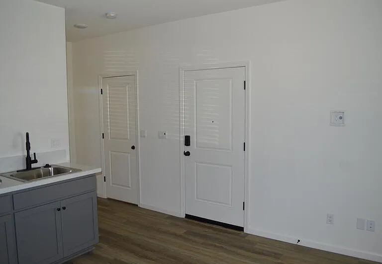 573 Bedfordshire Dr #2 — Photo 9